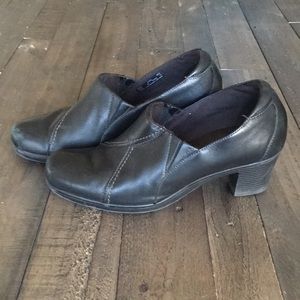 🚫🚫SOLD🚫🚫Clarks black pumps